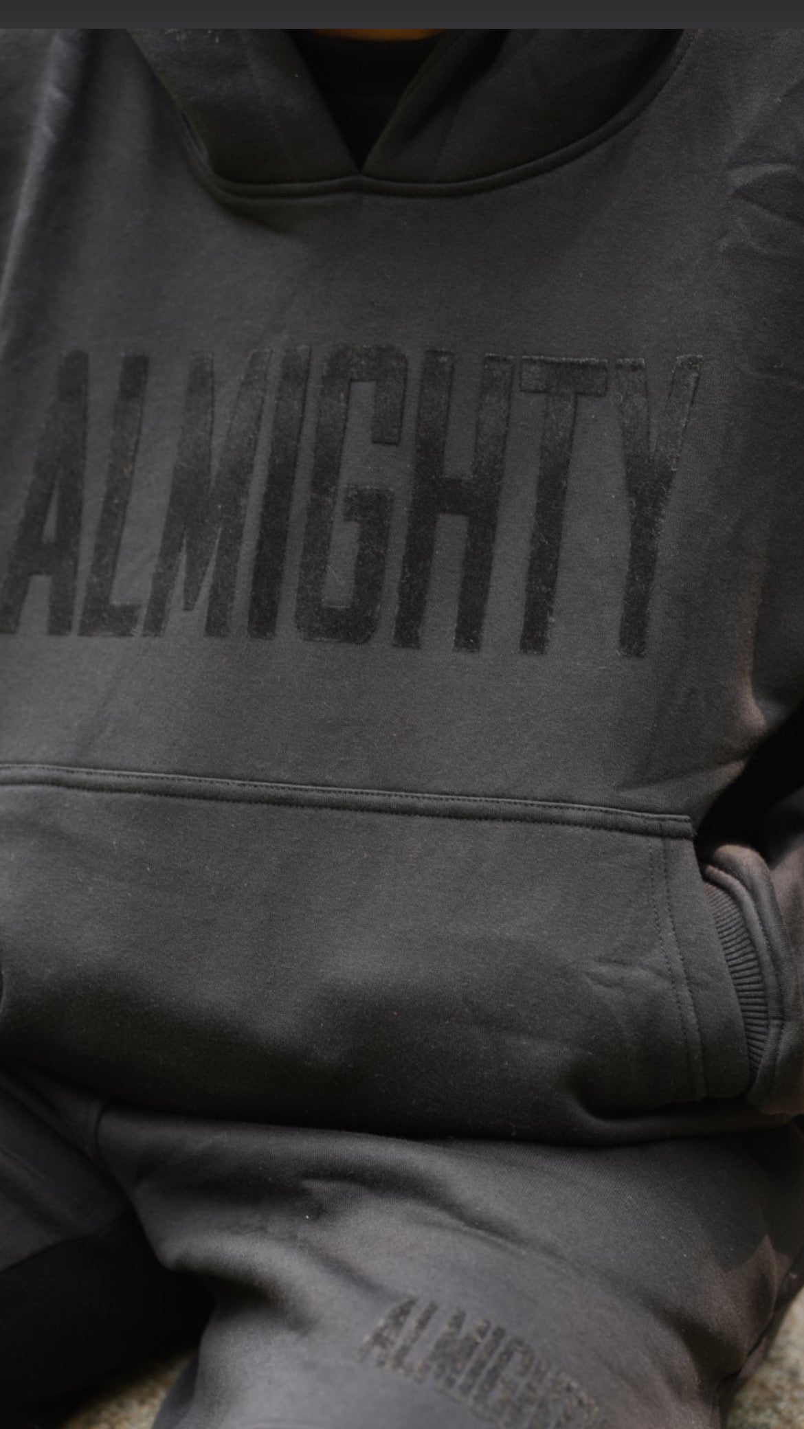 ALMIGHTY LEISURE TONAL HOODIE -Black